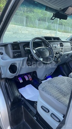 Ford Transit-16