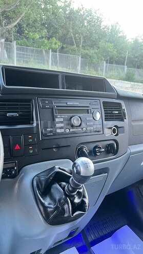 Ford Transit-12