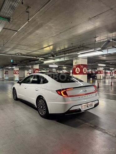 Hyundai Sonata-4