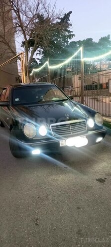 Mercedes E 200-1