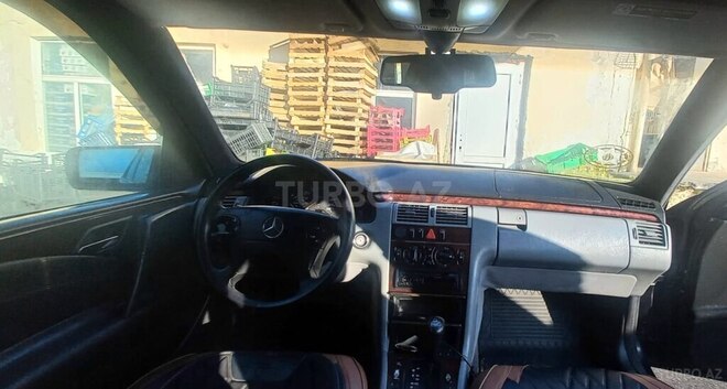 Mercedes E 200-3