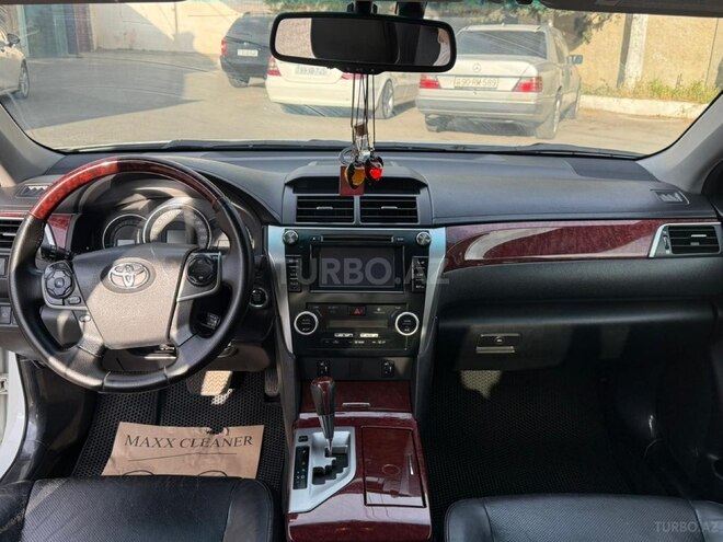 Toyota Camry-12