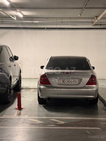 Mercedes E 270-2