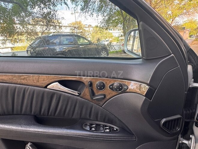 Mercedes E 270-8