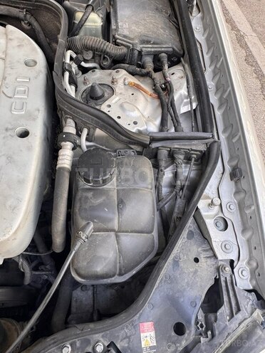 Mercedes E 270-4