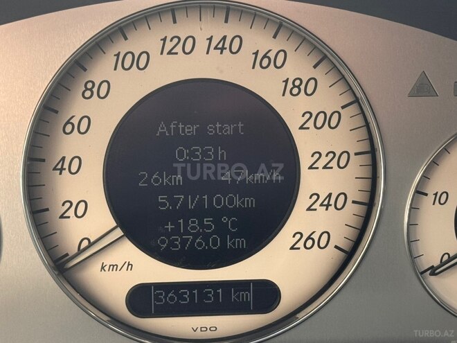 Mercedes E 270-9