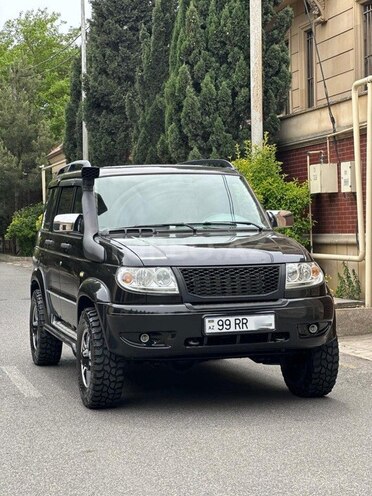 UAZ Patriot-1