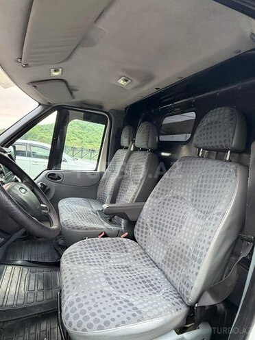 Ford Transit-4