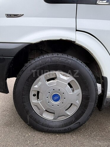 Ford Transit-6