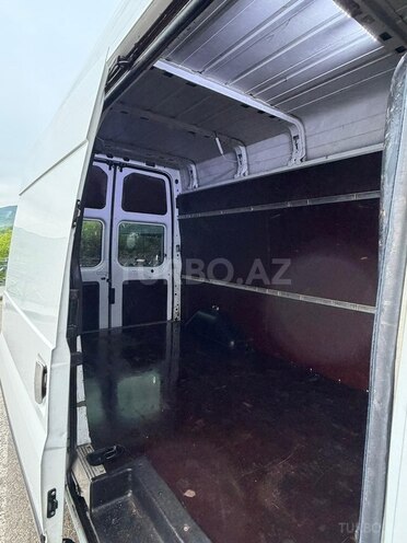 Ford Transit-10