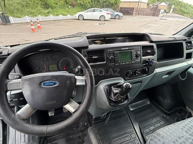 Ford Transit-8