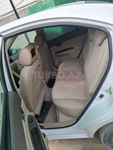 Hyundai Accent-2