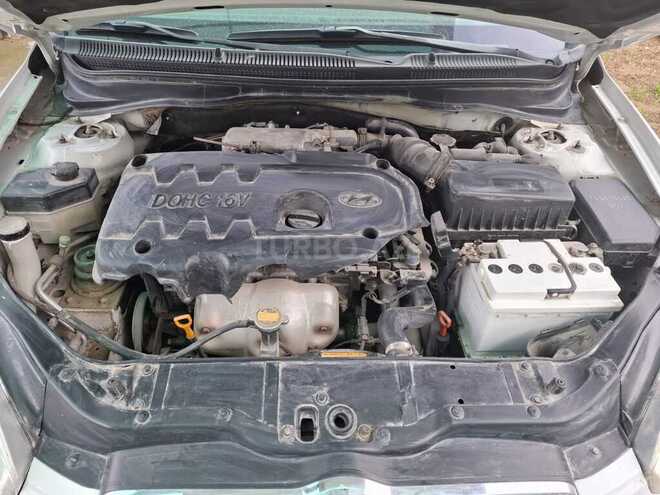 Hyundai Accent-4