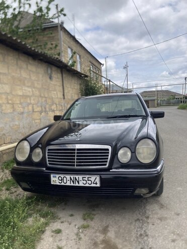 Mercedes E 240-1