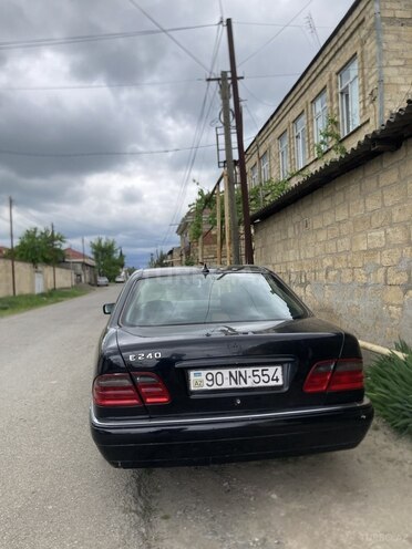 Mercedes E 240-3
