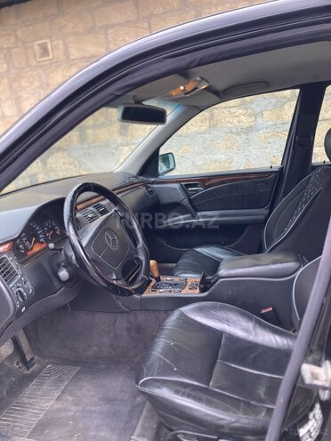 Mercedes E 240-2