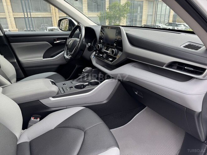 Toyota Highlander-13