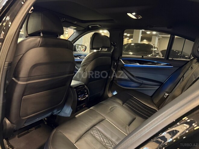 BMW 530e-12