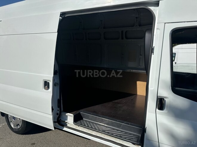 Ford Transit-8