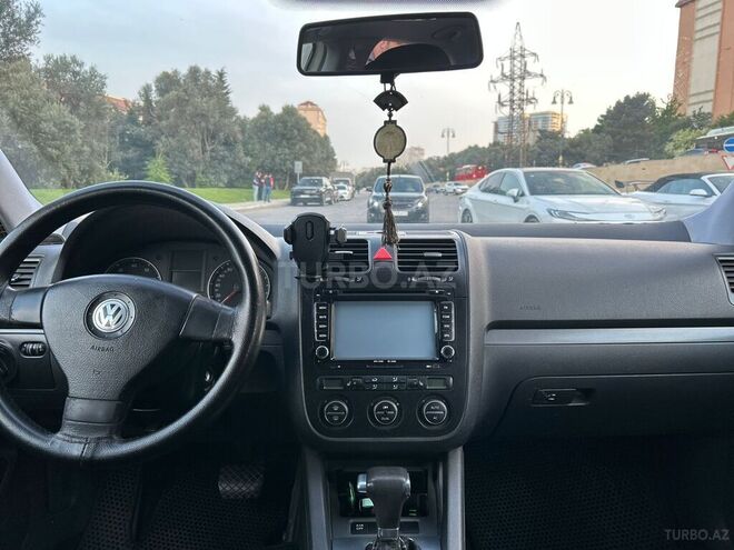 Volkswagen Jetta-11