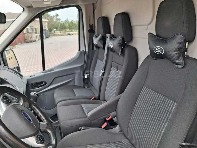 Ford Transit-11