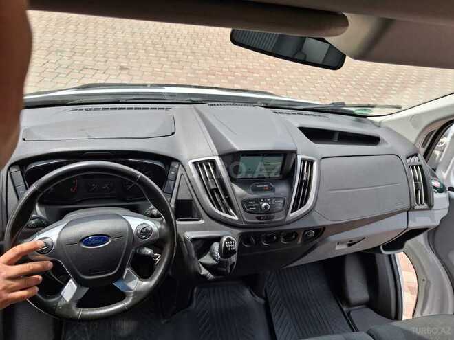 Ford Transit-6