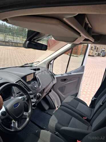 Ford Transit-9