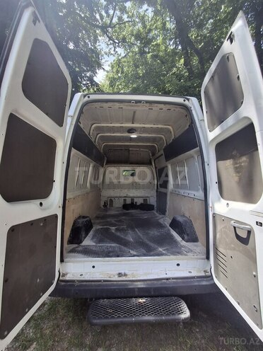 Ford Transit-4