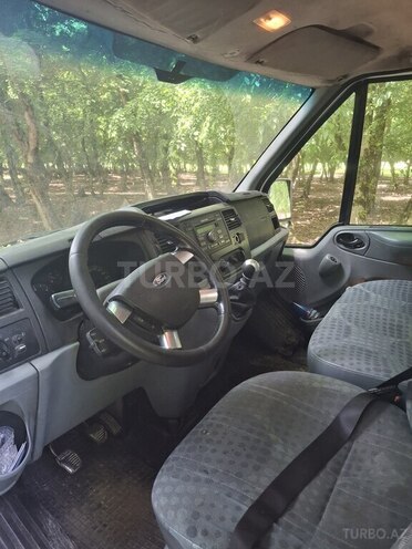 Ford Transit-8