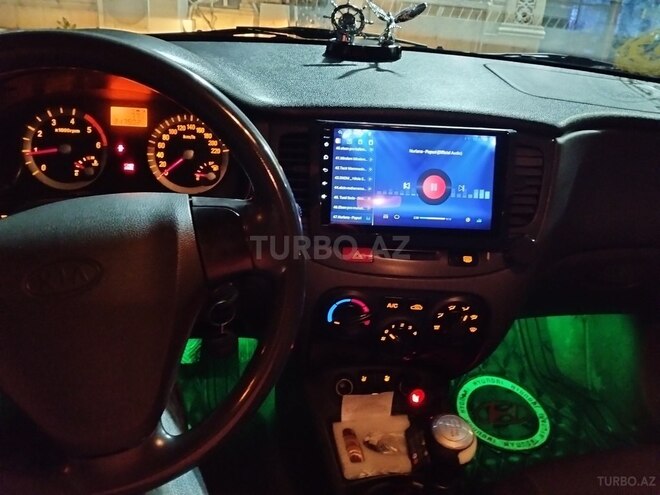 Kia Rio-12