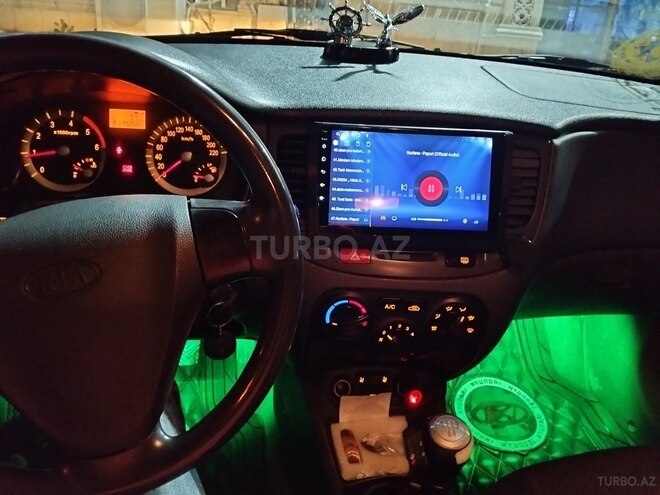 Kia Rio-13