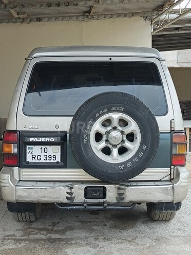 Mitsubishi Pajero-4