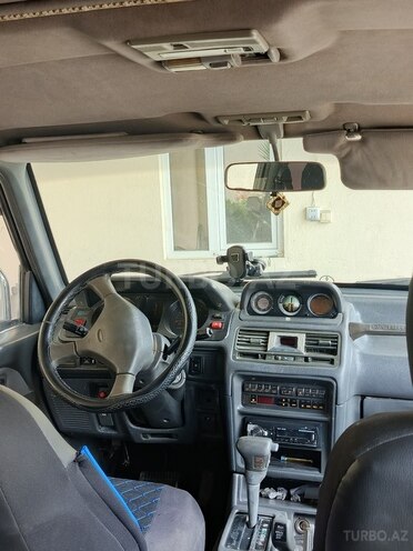 Mitsubishi Pajero-5