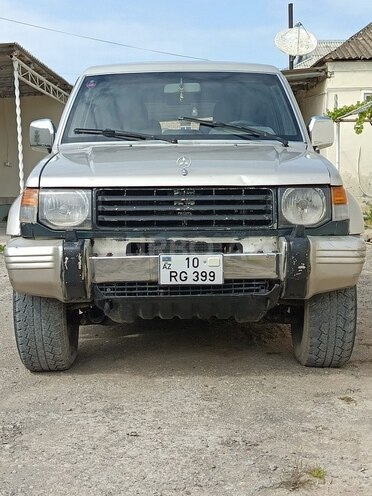 Mitsubishi Pajero-1