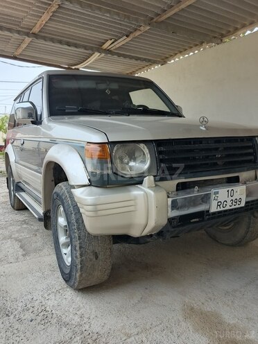 Mitsubishi Pajero-2