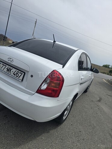 Hyundai Accent-12