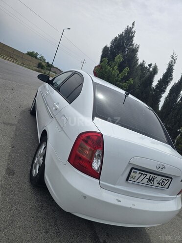 Hyundai Accent-11