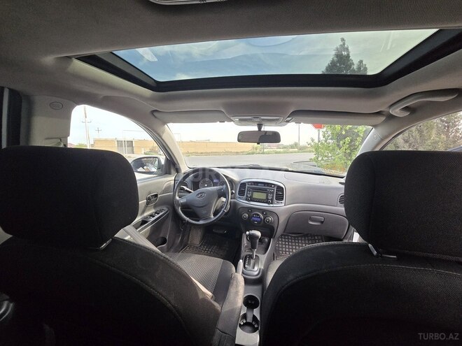 Hyundai Accent-2