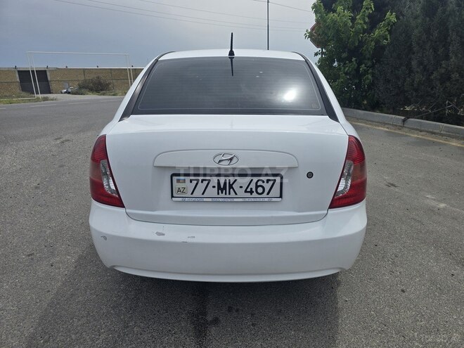 Hyundai Accent-13