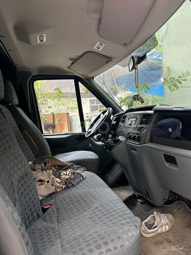 Ford Transit-3