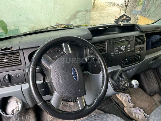 Ford Transit-7