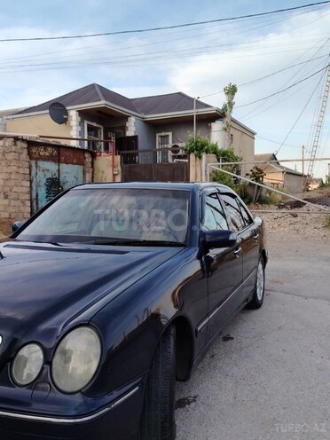 Mercedes E 270-3