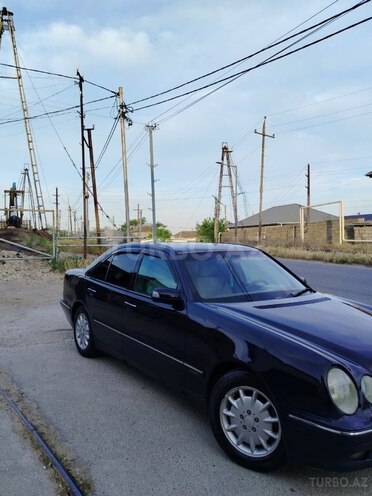 Mercedes E 270-2