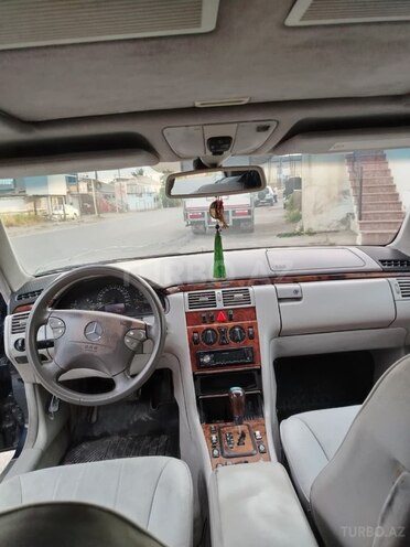 Mercedes E 270-6