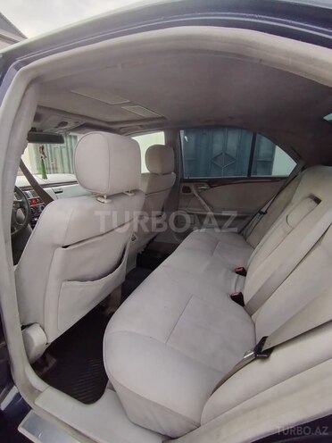 Mercedes E 270-11