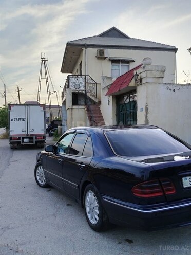Mercedes E 270-13