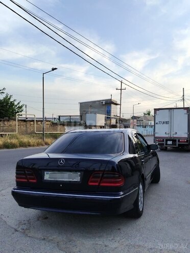 Mercedes E 270-4