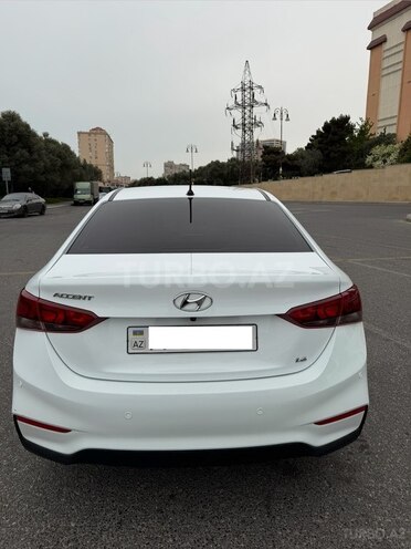 Hyundai Accent-2
