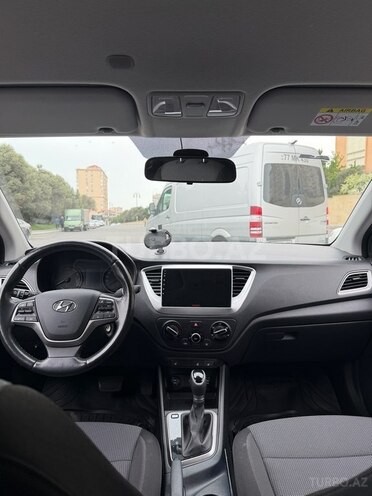 Hyundai Accent-6
