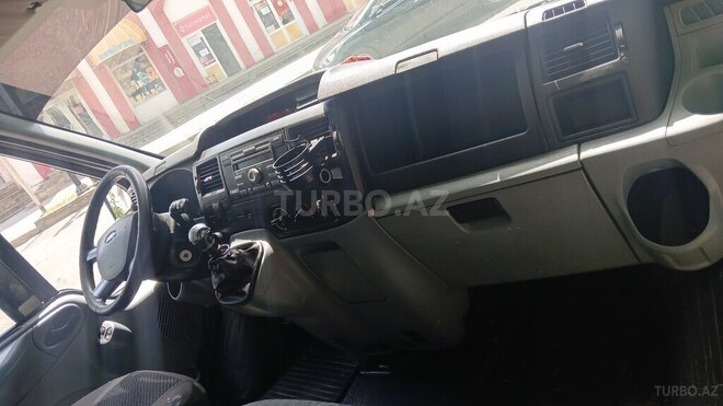 Ford Transit-10